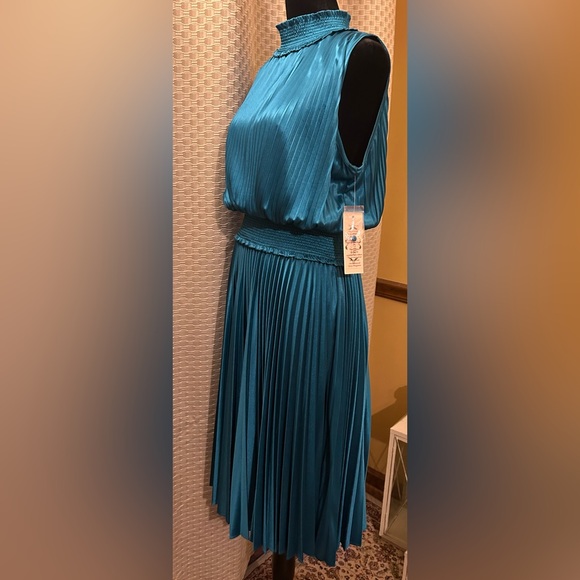 NWT. Nanette Lepore Elegant Teal Pleated Sleeveless Dress - Picture 3 of 7